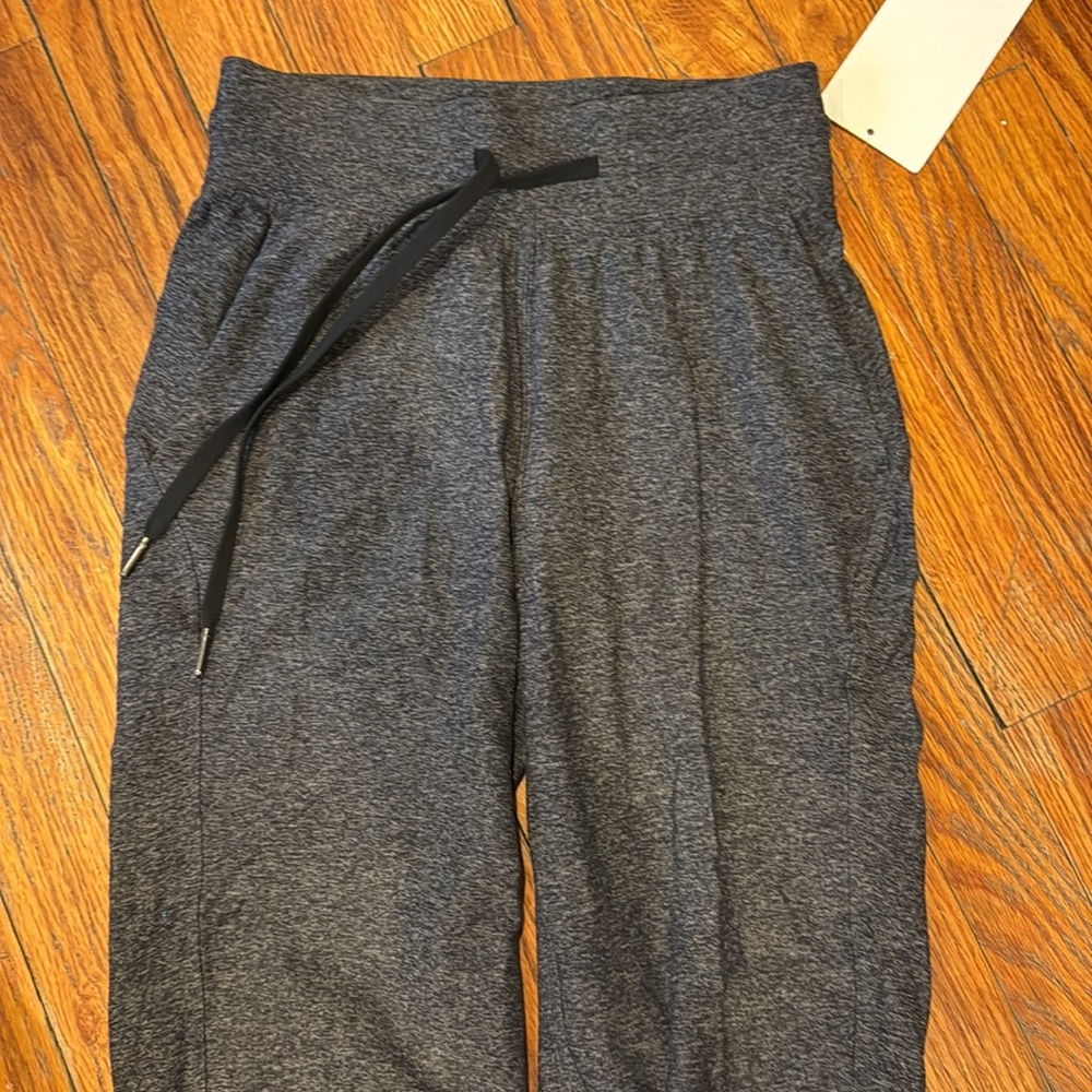 Lululemon Ready to Rulu High-Rise Cropped Jogger. Size 2